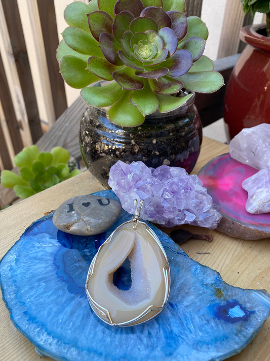 Druzy Agate Pendant (Cream)